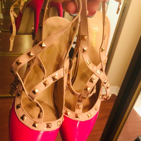 Neon pink heels. Valentino’s style shoes. - Picture 7 of 8